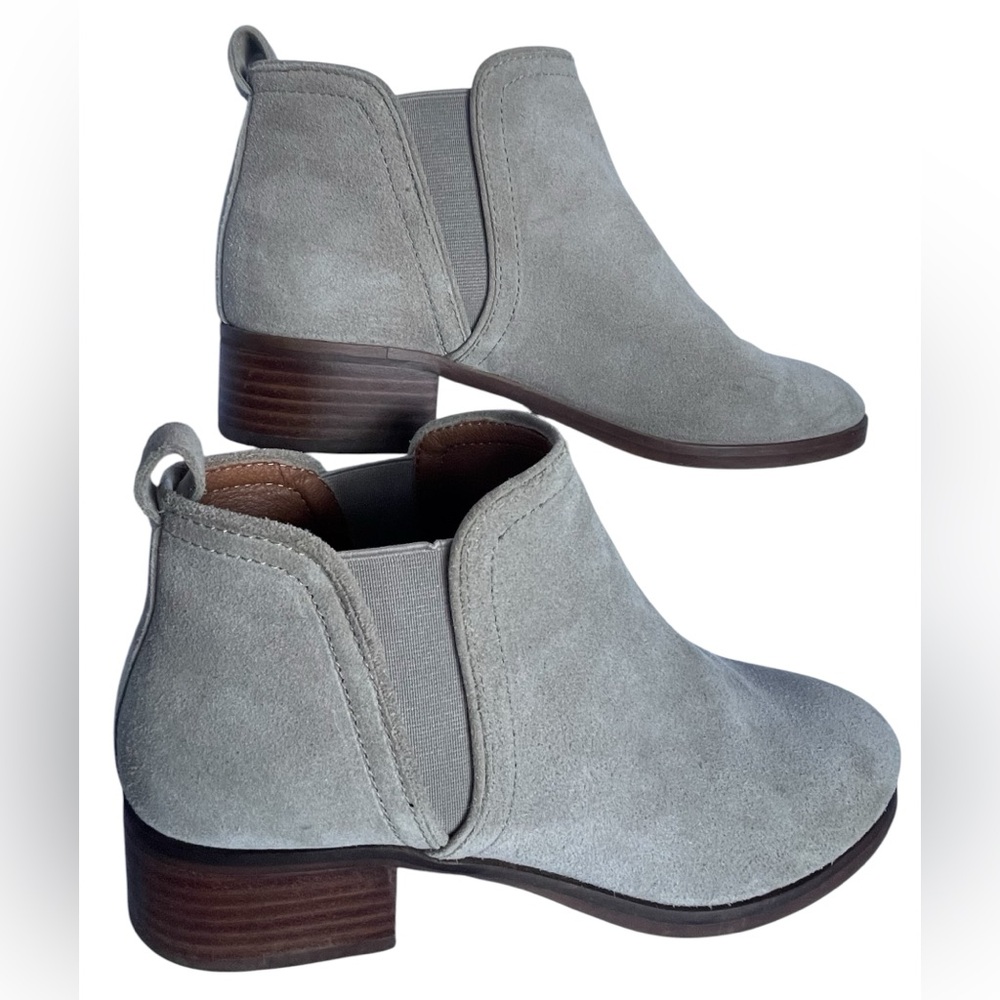 🍀 Lucky Brand Beige Suede Chelsea Ankle Boots – Stacked Heel – Size 10